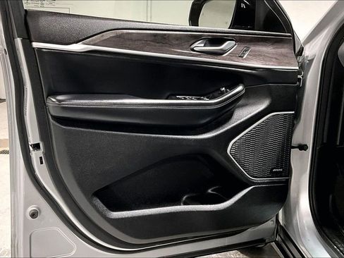 Used 2022 Jeep Grand Cherokee L Limited image 19