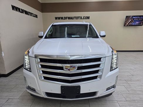 Used 2017 Cadillac Escalade Premium Luxury AWD/4WD image 3