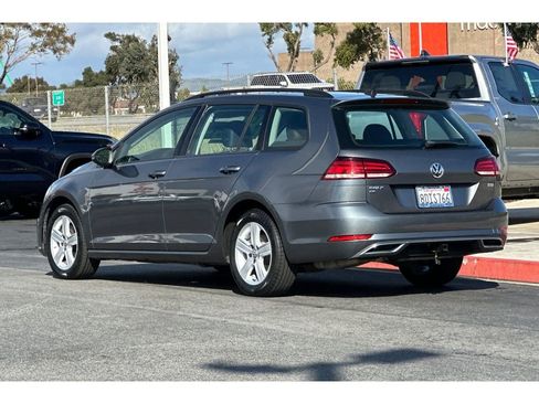 Used 2018 Volkswagen Golf SE image 6