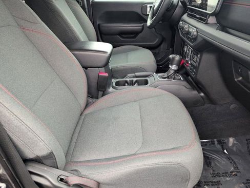 Used 2025 Jeep Wrangler Unlimited Rubicon w/ Convenience Group image 30