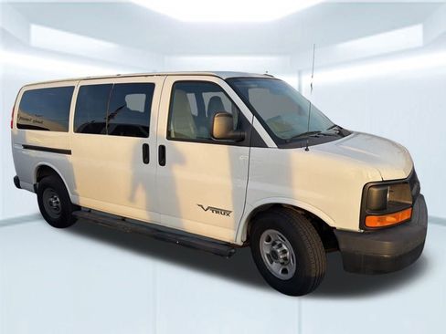 Used 2014 Chevrolet Express 2500 LS image 2
