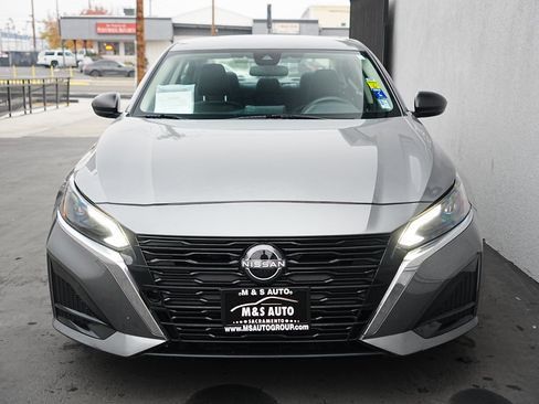 Used 2024 Nissan Altima 2.5 SV image 2