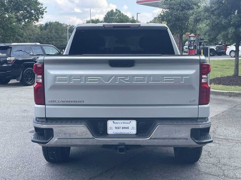 Used 2022 Chevrolet Silverado 1500 LT AWD/4WD image 3