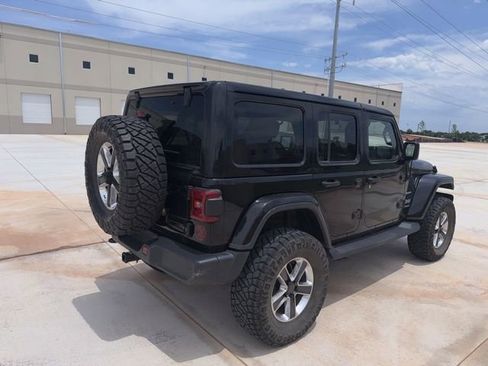 Used 2018 Jeep Wrangler Unlimited Sahara AWD/4WD image 6