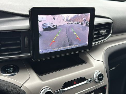 Used 2022 Ford Explorer XLT w/ Equipment Group 202A image 27