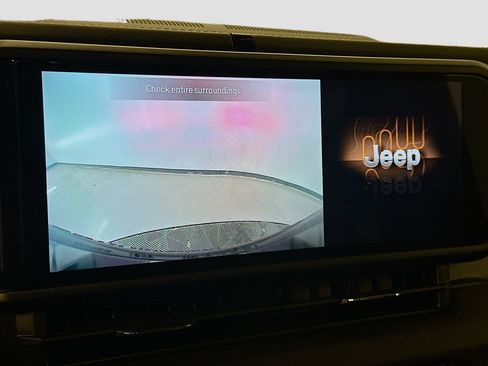 Used 2025 Jeep Wrangler Unlimited Sahara w/ Safety Group AWD/4WD image 22