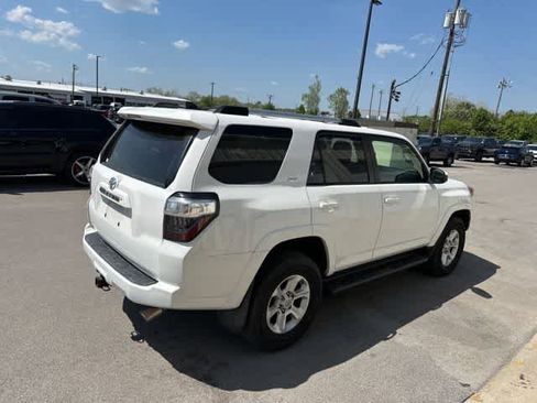 Used 2019 Toyota 4Runner SR5 AWD/4WD image 18