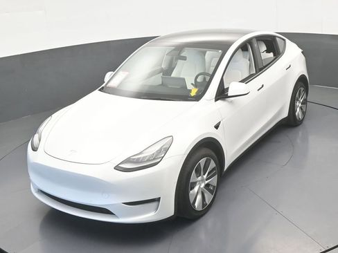 Used 2021 Tesla Model Y Long Range AWD/4WD image 36