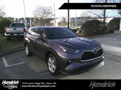 Used 2022 Toyota Highlander LE