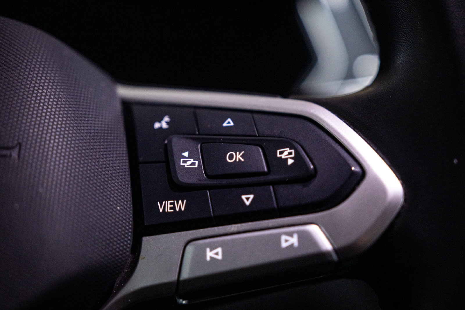 Used 2024 Volkswagen Tiguan SE AWD/4WD image 20
