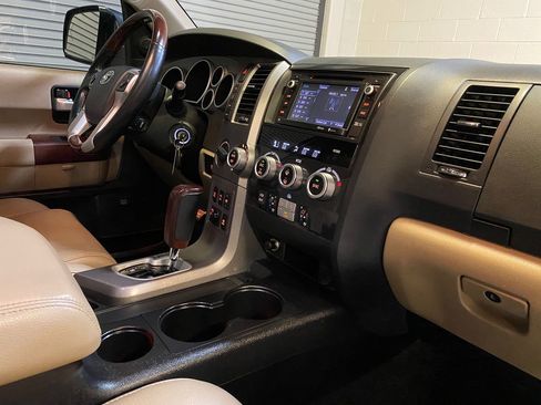 Used 2014 Toyota Sequoia Platinum AWD/4WD image 36