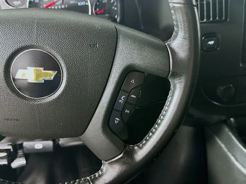 Used 2022 Chevrolet Express 2500 Extended image 25