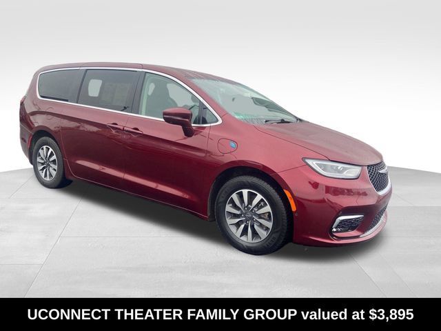Used 2022 Chrysler Pacifica Touring-L w/ Uconnect Theater Family Group FWD 360° Tour