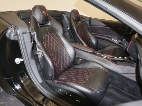 Used 2017 Ferrari California T image 40