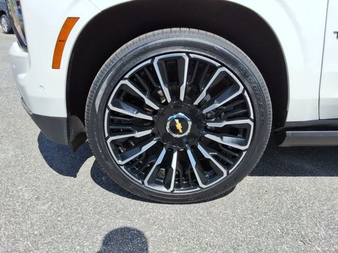 Certified 2025 Chevrolet Tahoe High Country AWD/4WD image 10