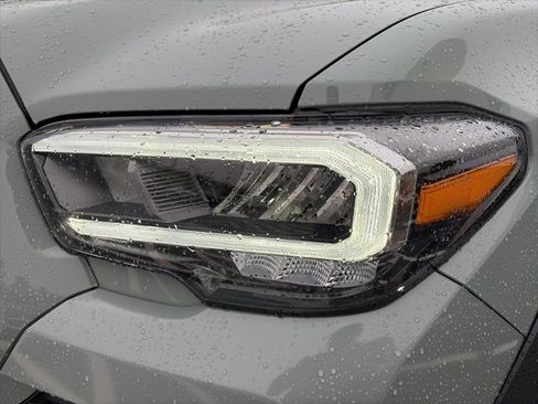 Used 2023 Toyota Tacoma TRD Off-Road image 13