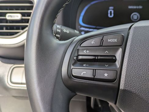 Used 2025 Hyundai Venue SEL image 18