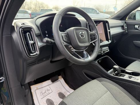Used 2023 Volvo XC40 B5 Core AWD/4WD image 15