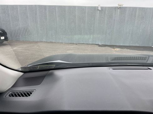 Used 2025 Toyota RAV4 XLE image 33