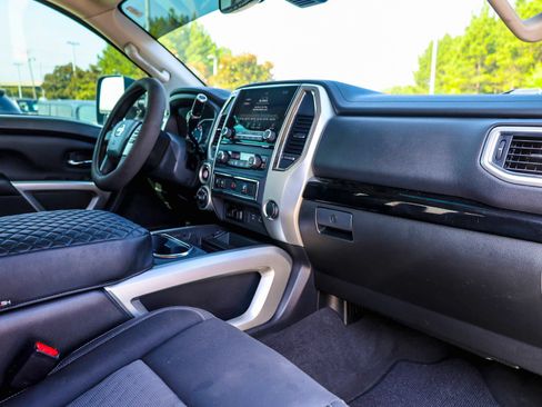 Used 2021 Nissan Titan SV w/ SV Convenience Package AWD/4WD image 11