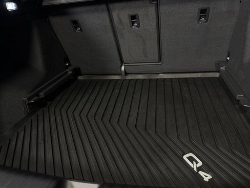 Used 2024 Audi Q4 e-tron Prestige AWD/4WD image 33