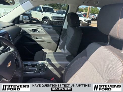 Used 2021 Chevrolet Traverse LT FWD image 19