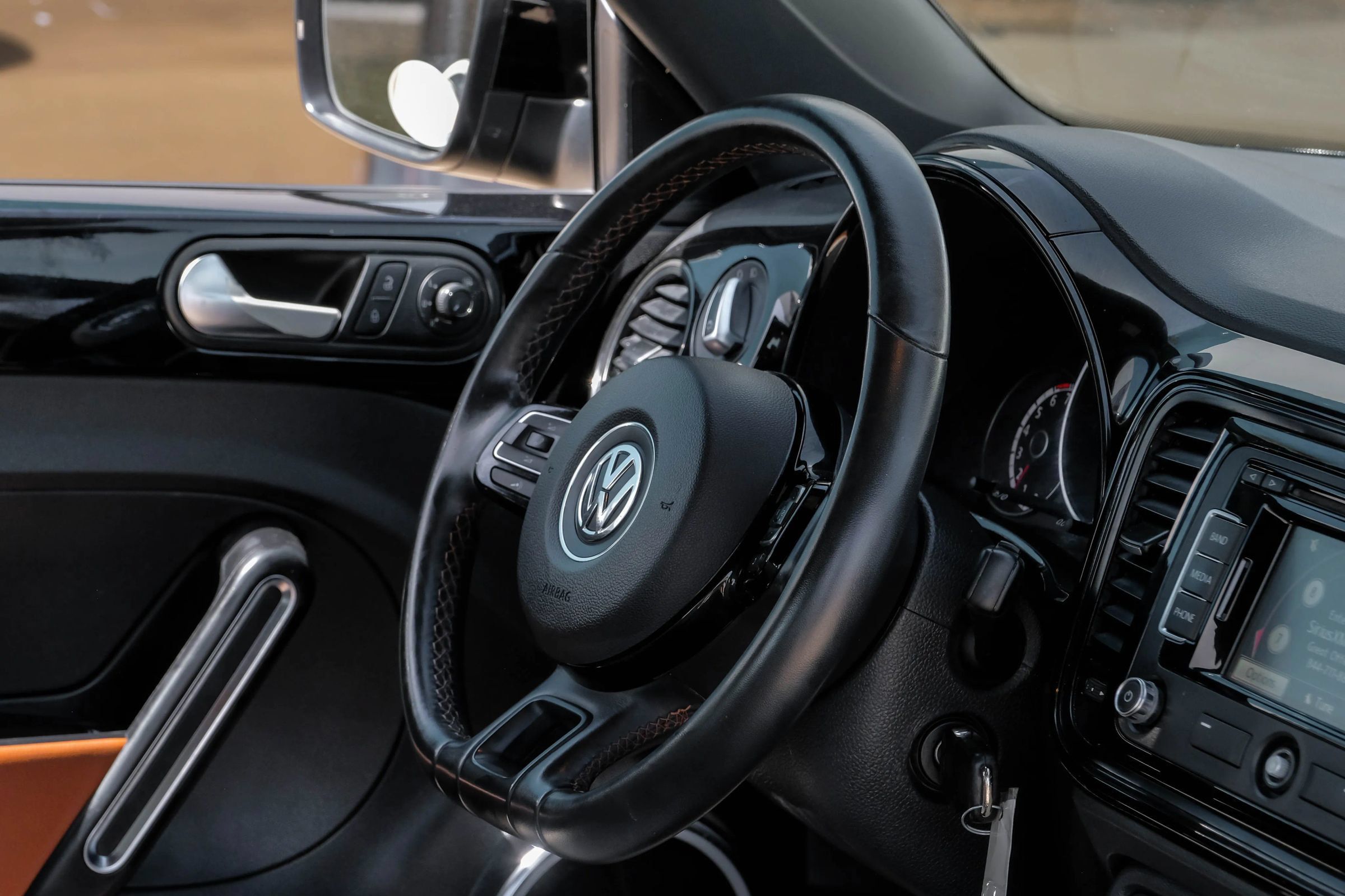 Used 2015 Volkswagen Beetle 1.8T Classic FWD image 16