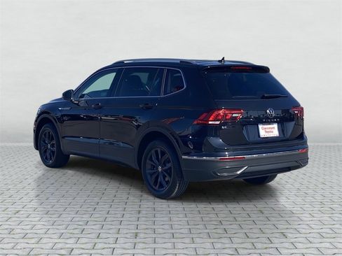 Used 2024 Volkswagen Tiguan SE image 4