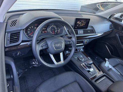 Used 2020 Audi Q5 2.0T Premium w/ Convenience Package image 3