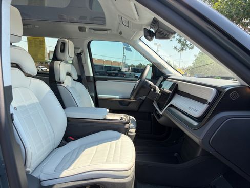 Used 2025 Rivian R1S Premium AWD/4WD image 33