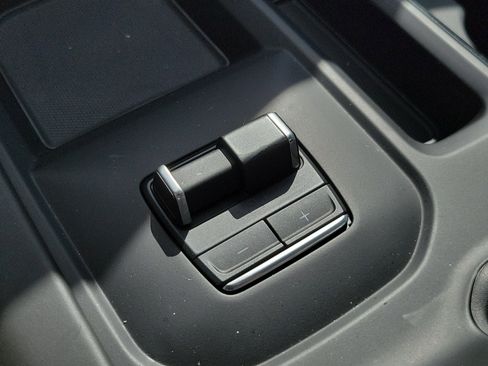 Used 2024 GMC Sierra 2500 AT4X AWD/4WD image 9
