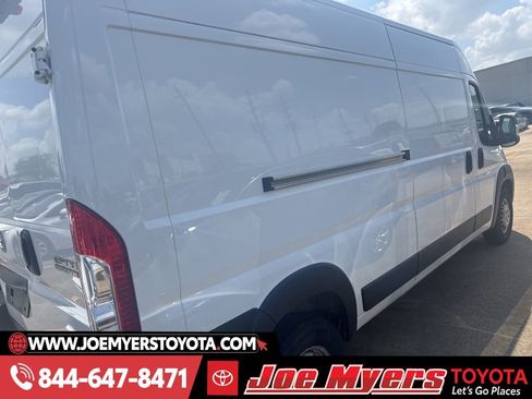Used 2025 RAM ProMaster 2500 w/ Convenience Group image 4
