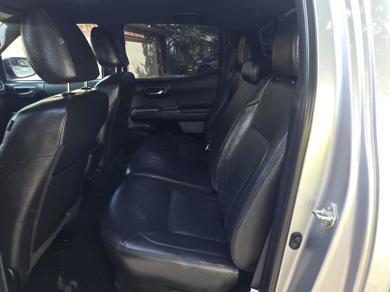 Used 2018 Toyota Tacoma TRD Sport w/ Technology Package RWD image 12