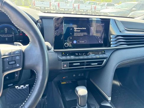 Used 2025 Toyota Camry SE w/ Convenience Package FWD image 21