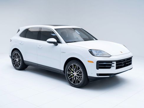 New 2025 Porsche Cayenne E-Hybrid image 7