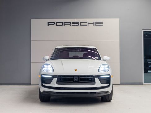 Certified 2023 Porsche Macan image 10