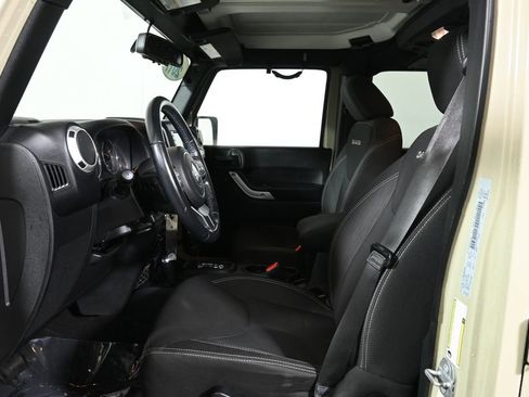 Used 2017 Jeep Wrangler Unlimited Sahara w/ Connectivity Group image 3