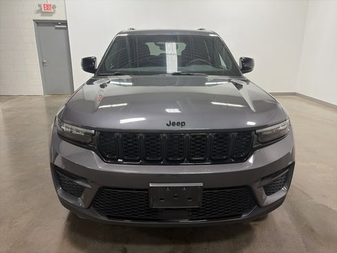 Used 2022 Jeep Grand Cherokee Altitude image 7