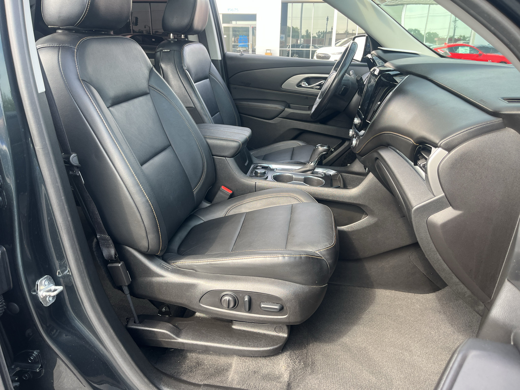 Used 2019 Chevrolet Traverse LT w/ LT Premium Package FWD image 32