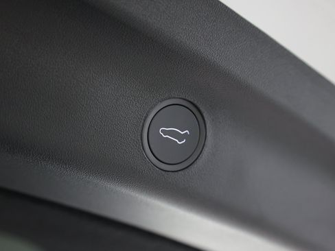 Used 2026 Tesla Model Y 2WD image 32