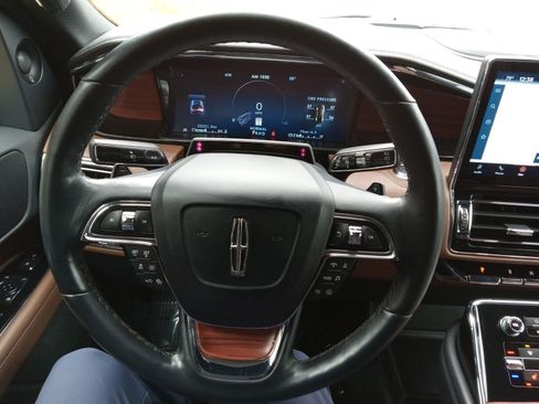 Used 2024 Lincoln Navigator L Reserve image 13