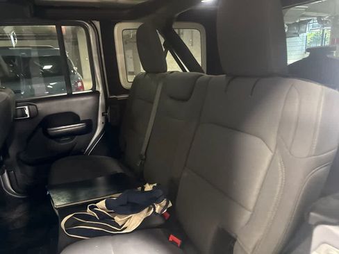 Used 2018 Jeep Wrangler Unlimited Sport S AWD/4WD image 4