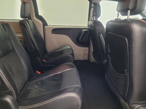 Used 2017 Dodge Grand Caravan SXT image 19