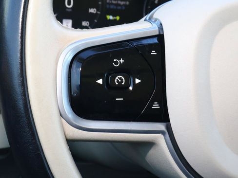 Used 2022 Volvo XC90 T6 Momentum w/ Advanced Package image 25