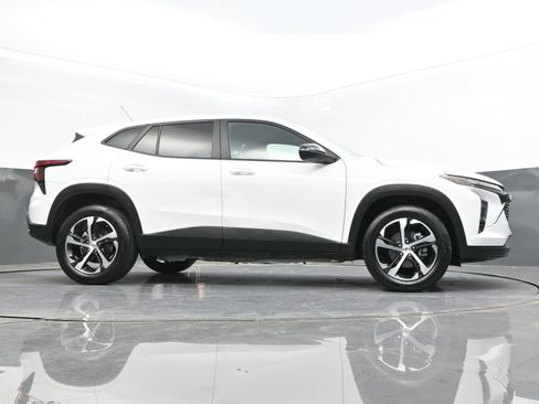 Used 2025 Chevrolet Trax RS w/ Sunroof Package FWD image 43