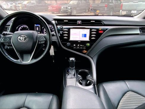 Used 2020 Toyota Camry SE image 15