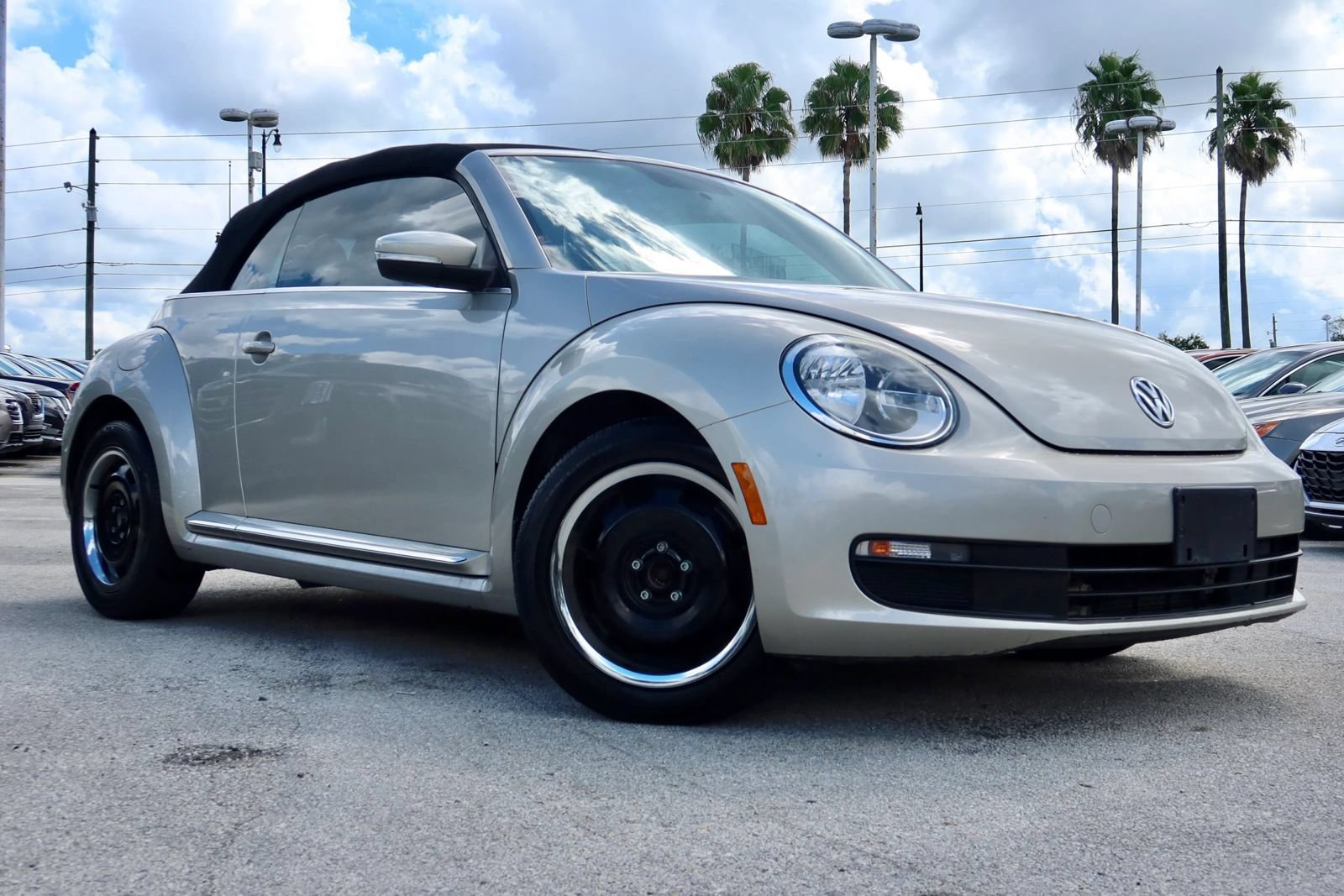 Used 2015 Volkswagen Beetle 1.8T FWD image 1