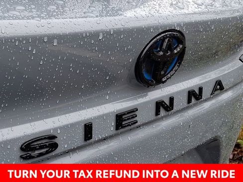 Used 2025 Toyota Sienna XSE w/ XSE Plus Package image 24