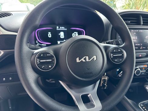 Used 2025 Kia Soul LX w/ LX Technology Package FWD image 28