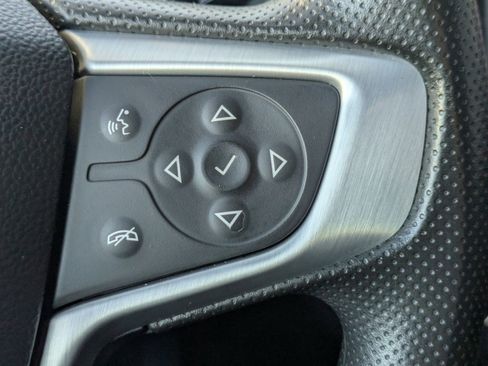 Used 2023 GMC Acadia SLE image 14